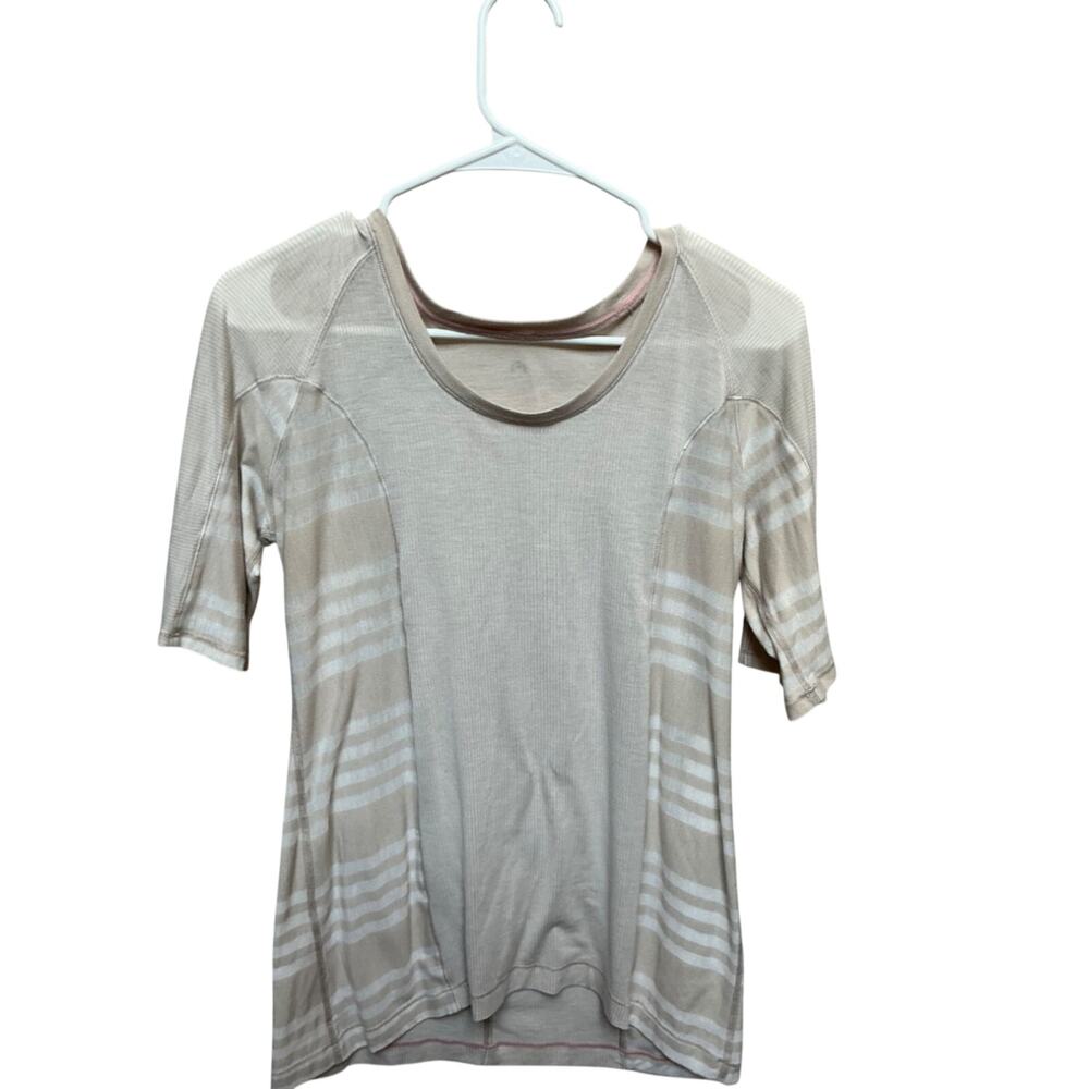 lululemon athletica Short Sleeve Tee in Light Beige and Cream